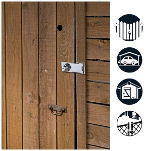 Master Lock Überfalle mit Schloss an Holztür, Riegel und Sperre für erhöhte Sicherheit.