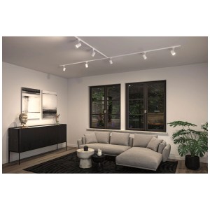 Soggiorno moderno con sistema binario URail bianco e faretti Paulmann Luxe. Illuminazione elegante.