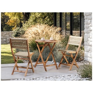 Set bistro Beliani Prossedi in legno acacia con intreccio beige, composto da tavolo e due sedie.