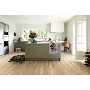 Egger Designboden GreenTec Monfort Eiche Natur in Küche verlegt. Holzoptik Vinylboden.