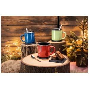 Tazze smaltate Nouvel® in verde, rosso e blu su dischi di legno con decorazioni. Ideale per il campeggio.