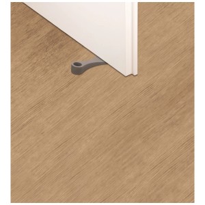 Cuneo per porta fix-o-moll Dooneo in PVC grigio che blocca la porta su pavimento in legno.