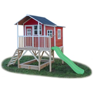 Casetta da gioco in legno rossa EXIT Loft 550 con scivolo, sabbiera e scala. Ideale per torri gioco e parchi giochi.