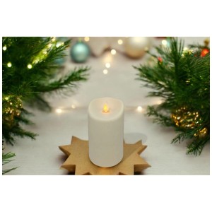Bougie LED d'extérieur crème, Ø 7,5 x 15 cm, avec flamme vacillante et minuterie.