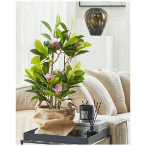 Pianta artificiale Magnolia in vaso, alta 70 cm, con fiori rosa e foglie verdi.