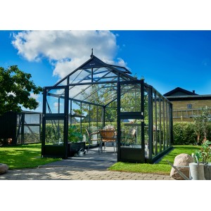 Serre Juliana Premium 13 Anthracite, 13 m², avec verre et cadre en aluminium dans le jardin.