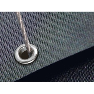 Primo piano: telone grigio con occhiello e tiracavo. Set di occhielli per tiracavi.