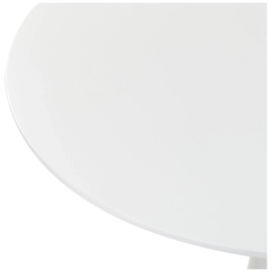 Dettaglio del piano rotondo bianco del tavolo da pranzo Beliani Boca.