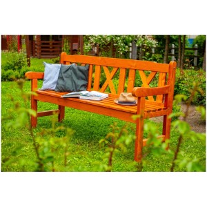 Banc de jardin en bois Big Mario 3 places couleur cerise dans le jardin.