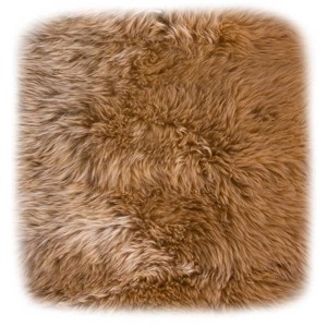 Coussin d'assise carré en peau de mouton cognac, Ø 34 cm, pour chaises et bancs.