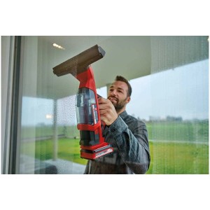 Einhell Brillianto lavavetri a batteria in uso, rosso/nero, con batteria. Per una pulizia senza aloni.