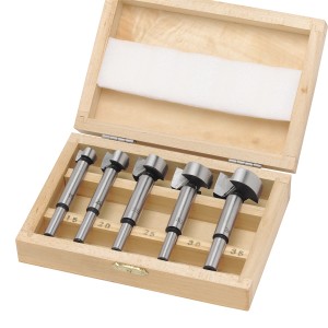 Set de 5 mèches Forstner (15-35 mm) dans une boîte en bois pour un perçage précis du bois.