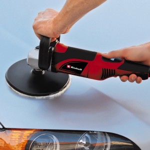 Polisseuse et ponceuse Einhell CC-PO 1100/1 E en utilisation sur une voiture.