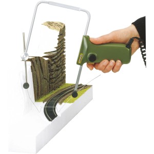 Taglierina a filo caldo Proxxon Thermocut 12/E in uso per modellismo.