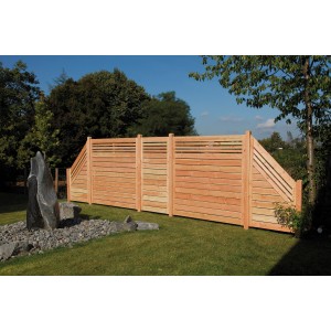 Clôture de protection Neo en douglas, 180x90 cm, installée dans le jardin.