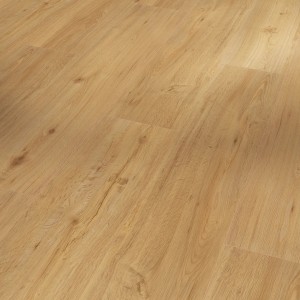 Revêtement de sol vinyle Parador Basic 5.3 Chêne Naturel, aspect bois clair, vinyle à clipser pour espaces résidentiels et commerciaux.