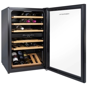 Kibernetik Weinklimaschrank WKH39D schwarz, offen, mit Holzregalen, Weinflaschen und zwei Temperaturzonen.
