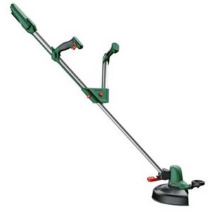 Tagliabordi a batteria Bosch UniversalGrassCut 18V-26 con batteria. Rifinitore per prato con manico regolabile e protezione per piante.