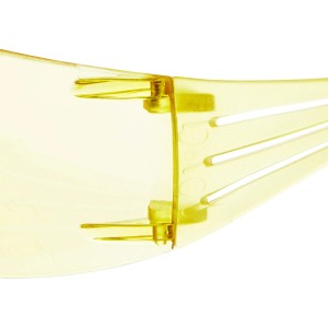 Gros plan : Lunettes de protection jaunes 3M SecureFit SF200, protection oculaire pour artisans.