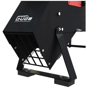 Gros plan du broyeur de végétaux thermique Güde GH 651 B, mettant en évidence l'éjection et le châssis.