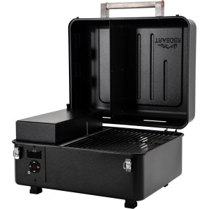 Barbecue à pellets Traeger Ranger noir avec couvercle ouvert et grille.