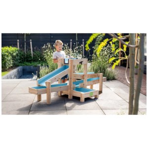 Exit Toys AquaFlow 400 pista d'acqua in legno di cipresso con bambino che gioca in giardino.