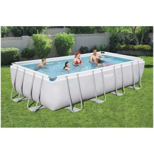 Kit piscine Bestway Power Steel avec cadre en acier, 122x549x274 cm, avec baigneurs dans le jardin.
