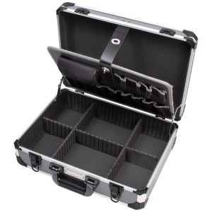 Mallette à outils Kraftwerk vide en aluminium ouverte avec compartiments variables.