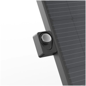 Dettaglio del Solar Tracker EcoFlow montato su un pannello solare. Inseguimento monoassiale per una resa energetica ottimale.