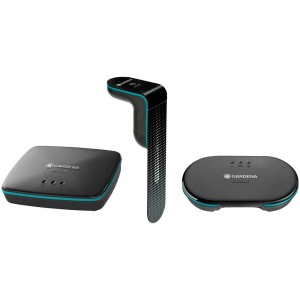 Sistema di irrigazione Gardena 3 pezzi con centralina multicanale, gateway e sensore.