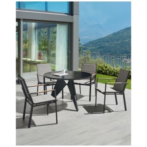 Set sedie da giardino Beliani Busseto, 4 sedie in alluminio nero con tavolo su terrazza.