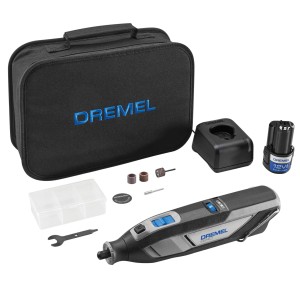 Set d'outils multifonction sans fil Dremel 8240 avec sac, batterie, chargeur et accessoires.