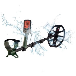 Metal detector impermeabile Minelab X-Terra Pro con schermo LCD e bobina di ricerca.
