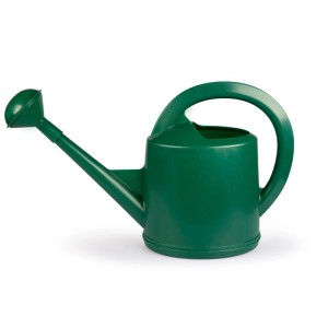 Arrosoir en plastique vert avec une capacité de 7 l et une pomme amovible.
