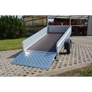 Remorque basculante Stema REX 25 avec rampe ouverte. Remorque auto pour jardin, aménagement paysager et sport automobile.