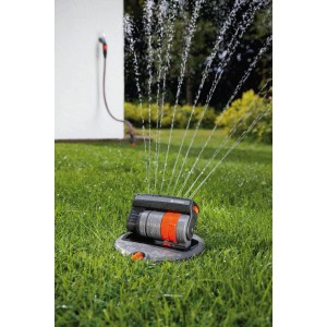 Gardena Kit complet arroseur escamotable OS 140 en action, arrosage du gazon.