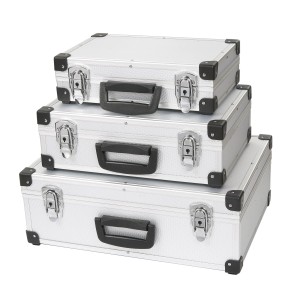 Set de 3 valises à outils en aluminium LUX avec fermetures à cliquet et protection des bords.