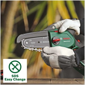 Tronçonneuse à batterie Bosch EasyChain 18V-15-7 en action, tenue par des mains gantées.