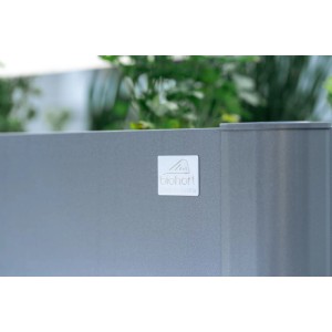 Gros plan du potager surélevé Biohort gris foncé métallique avec logo. Idéal pour légumes, herbes et fruits au jardin.