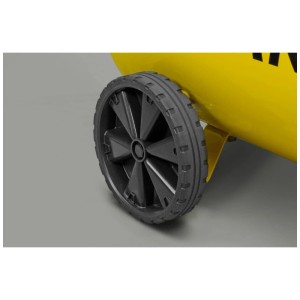 Gros plan : compresseur jaune Stanley SXCMS1350 Silent avec roue noire. Compresseur mobile sans huile.