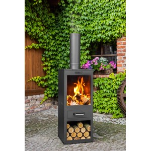 Four de jardin CookKing Rosa en acier noir avec bûches et conduit de fumée.