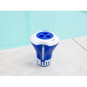 Steinbach Chlordosierschwimmer mit Thermometer zur Poolpflege. Blau-weißer Dosierschwimmer am Poolrand.