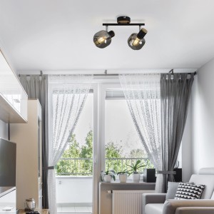 Plafoniera Näve Fumoso a 2 luci, lampada da soffitto nera con due paralumi in vetro colorato in soggiorno.