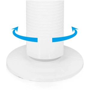 Gros plan du ventilateur tour Emerio blanc oscillant.