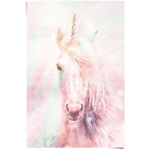 Maxiposter Einhorn Fluffy (61x91,5 cm): Detailaufnahme des Kopfes mit rosa Mähne und Horn.