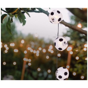 Catena luminosa solare a LED Näve con motivo a calcio, luce bianca calda per esterni.