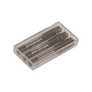 Jeu de tarauds LUX M8 Comfort en acier dans un boîtier en plastique transparent.