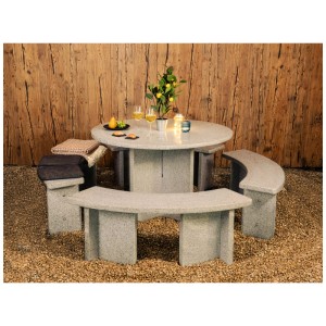 Ensemble de jardin Nouvel Gandria en granit gris avec table ronde et bancs courbés.