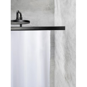 Barre de douche télescopique noire Schöner Wohnen Jete avec pomme de douche et rideau blanc.