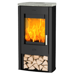 Poêle Fireplace Tuvalu noir avec habillage en stéatite et bois de chauffage.